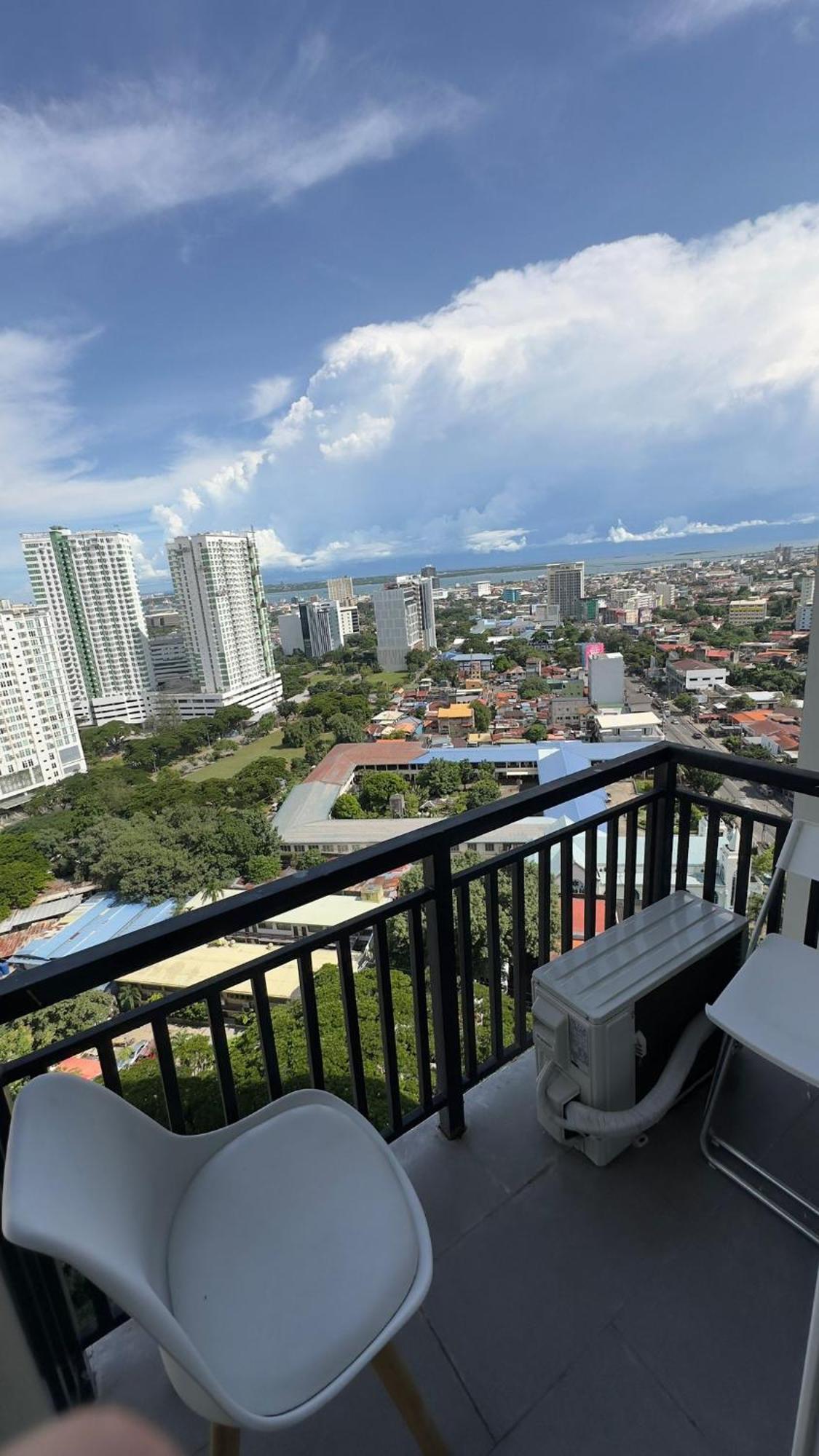 Modern & Comfy Studio - Steps From Ayala Mall, Cebu City Dış mekan fotoğraf