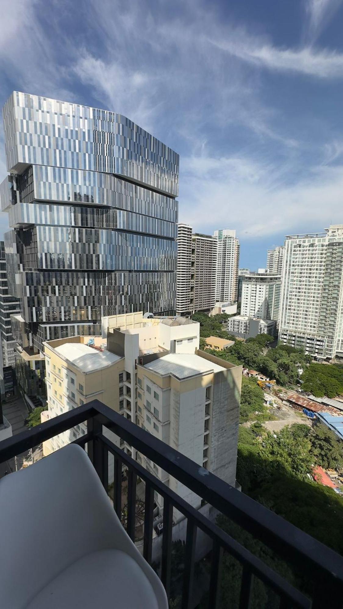 Modern & Comfy Studio - Steps From Ayala Mall, Cebu City Dış mekan fotoğraf