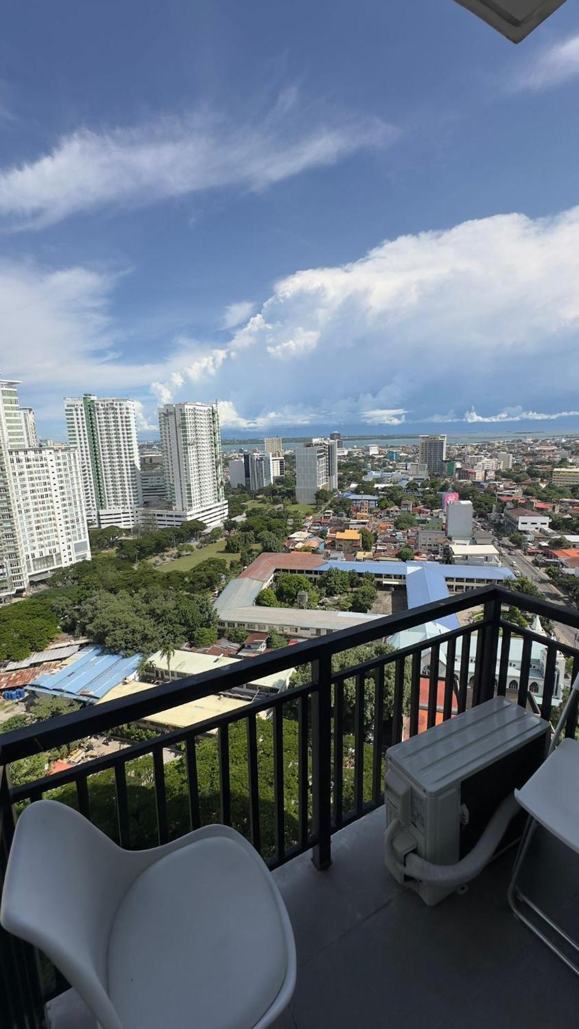 Modern & Comfy Studio - Steps From Ayala Mall, Cebu City Dış mekan fotoğraf
